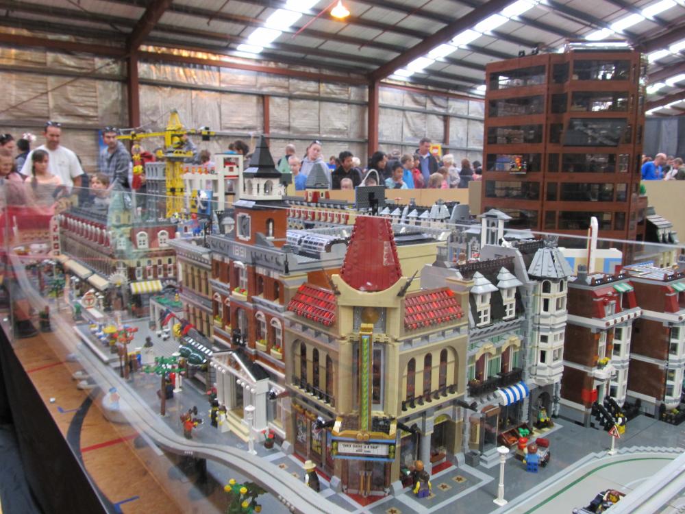 New Zealand LEGO Display Attarcts Thousands (74)